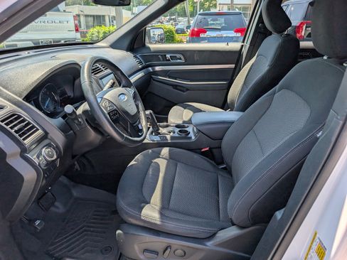 Used 2019 Ford Explorer XLT w/ Equipment Group 201A FWD image 17