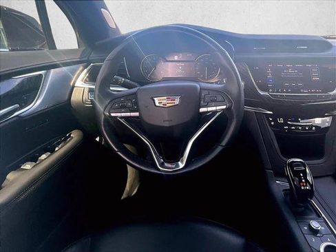 Used 2025 Cadillac XT6 Premium Luxury FWD image 7
