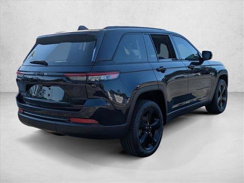 Used 2024 Jeep Grand Cherokee Limited w/ Black Appearance Package AWD/4WD image 5