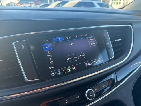 Used 2020 Buick Enclave Essence image 31