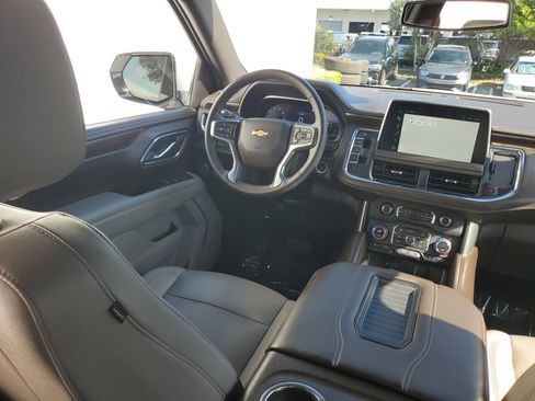 Used 2023 Chevrolet Suburban LT RWD image 16