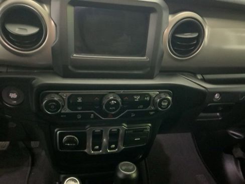 Used 2020 Jeep Wrangler Sport image 12