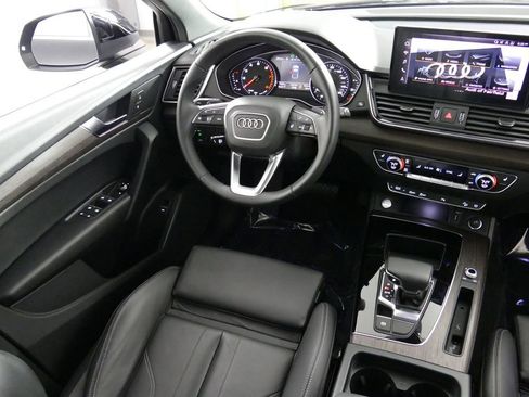 Certified 2025 Audi Q5 2.0T Premium AWD/4WD image 9