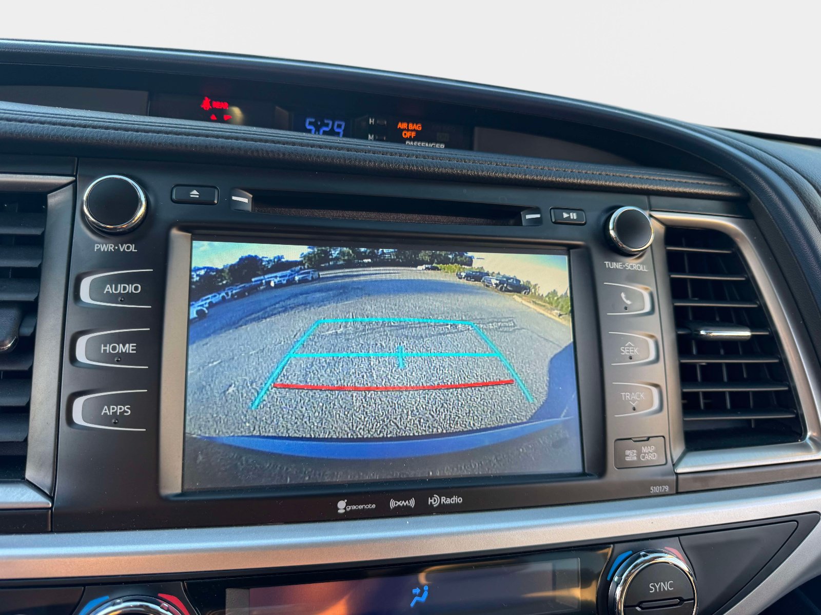 Used 2018 Toyota Highlander XLE AWD/4WD image 31