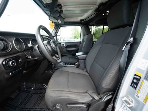 Used 2023 Jeep Wrangler Unlimited AWD/4WD image 9