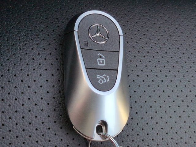 Used 2026 Mercedes-Benz GLC 300 image 30