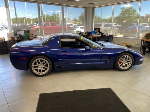 Used 2004 Chevrolet Corvette Z06 w/ Z06 Preferred Equipment Group RWD image 2