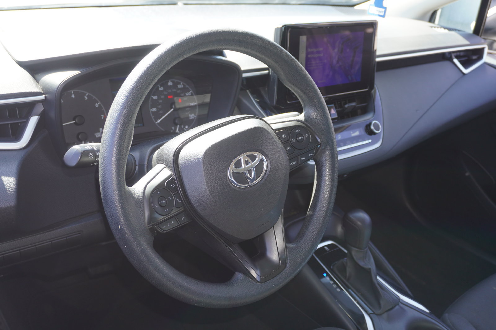 Used 2024 Toyota Corolla LE FWD image 6
