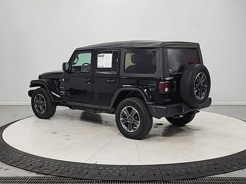 Used 2023 Jeep Wrangler Unlimited Sahara w/ Cold Weather Group AWD/4WD image 5