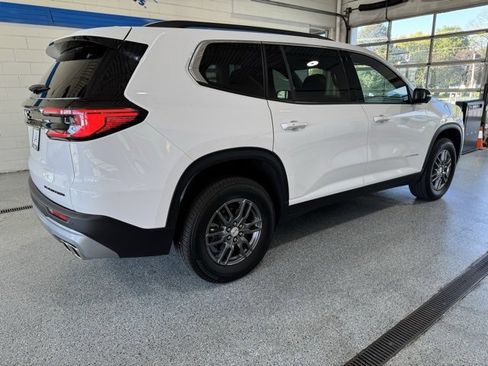 Used 2025 GMC Acadia Elevation image 12