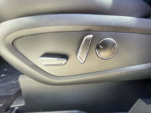 Used 2021 Lincoln Nautilus FWD w/ Equipment Group 101A image 17