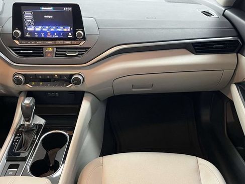 Used 2022 Nissan Altima 2.5 SV w/ SV Premium Package FWD image 23