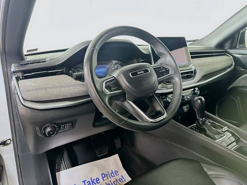 Used 2024 Jeep Compass Latitude AWD/4WD image 9