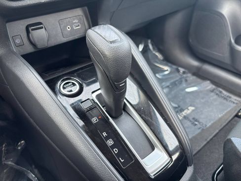 Used 2025 Nissan Versa SV FWD image 36