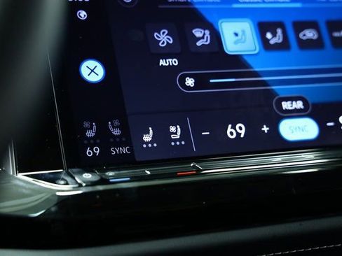 New 2026 Volkswagen Atlas SE FWD image 19