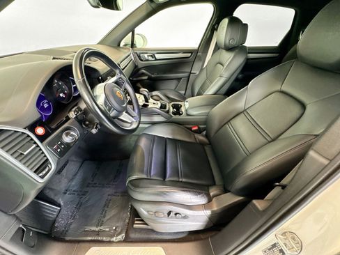 Used 2023 Porsche Cayenne Platinum Edition image 5