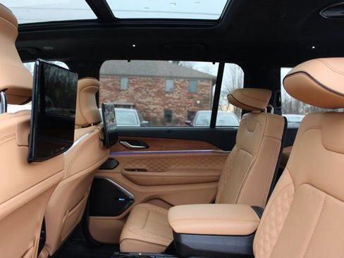 Used 2023 Jeep Grand Cherokee L Summit image 36