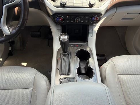 Used 2019 GMC Acadia SLT FWD image 27