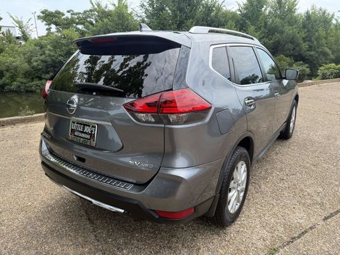 Used 2017 Nissan Rogue SV w/ SV Premium Package AWD/4WD image 3