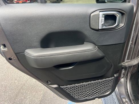 Used 2018 Jeep Wrangler Unlimited Sahara image 20