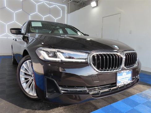 Used 2021 BMW 540i w/ Executive Package image 3