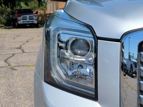Used 2020 GMC Yukon XL SLT w/ Premium Edition AWD/4WD image 42