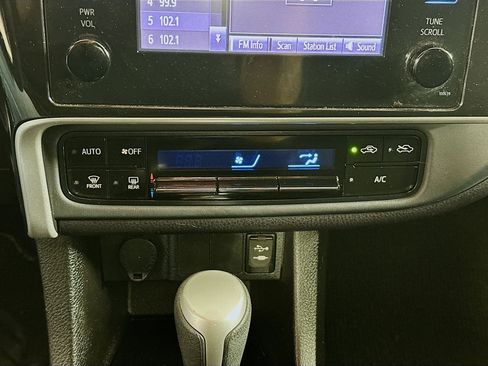 Used 2018 Toyota Corolla LE FWD image 21