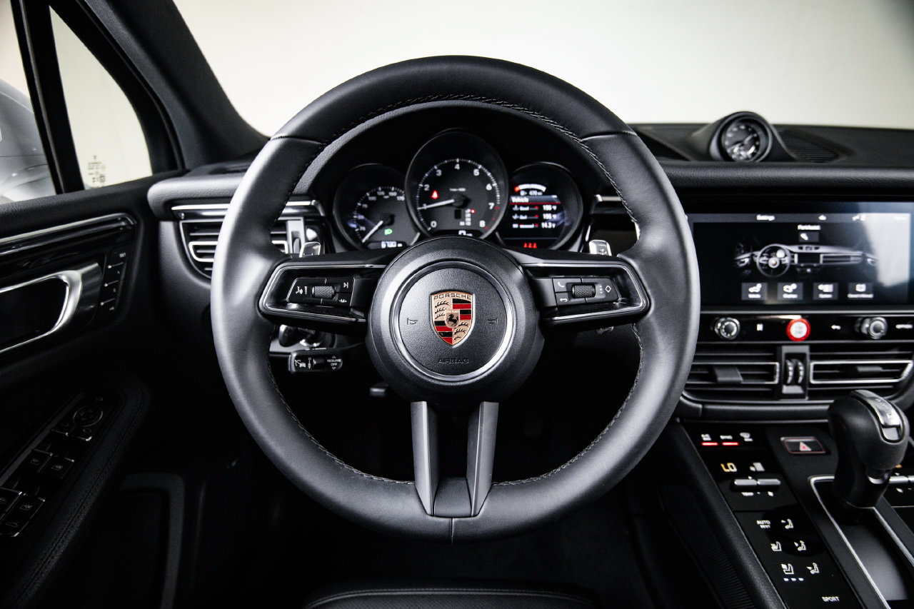 Certified 2026 Porsche Macan AWD/4WD image 26