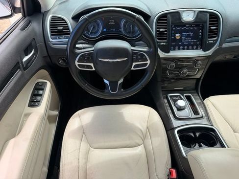 Used 2017 Chrysler 300 Limited w/ Value Package RWD image 13