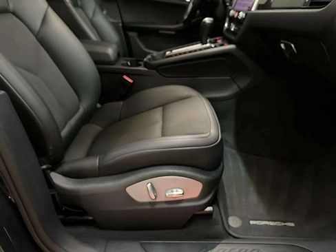 Used 2023 Porsche Macan AWD/4WD image 51