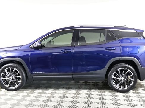 Used 2022 GMC Terrain SLT w/ Tech Package image 2