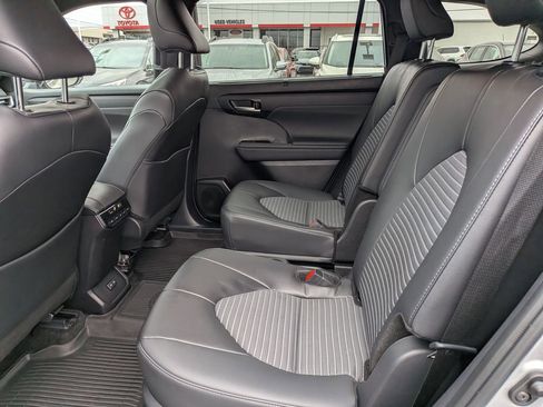Used 2024 Toyota Highlander XSE image 10