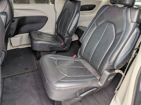 Used 2021 Chrysler Pacifica Touring-L FWD image 25