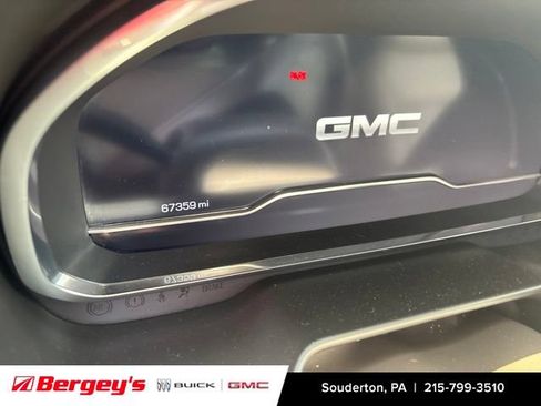 Used 2022 GMC Yukon XL SLT w/ SLT Premium Package AWD/4WD image 10