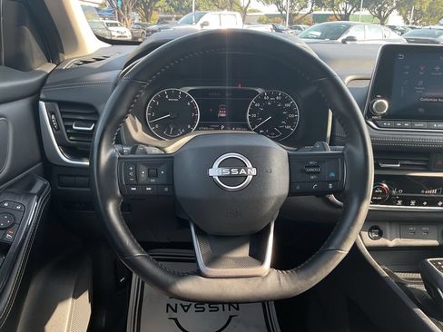 Used 2025 Nissan Rogue SV FWD image 33