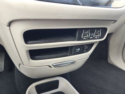 Used 2022 Chrysler Pacifica Touring-L image 21