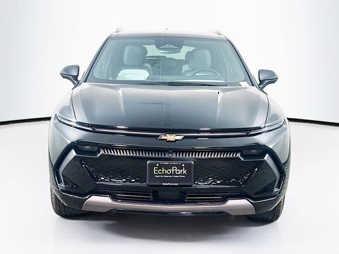 Used 2025 Chevrolet Equinox EV LT image 2