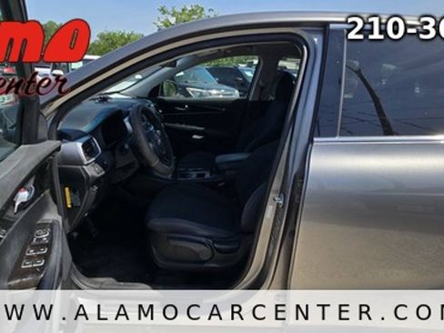Used 2018 Kia Sorento L FWD image 30