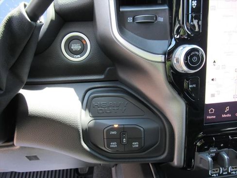 New 2026 RAM 3500 Big Horn AWD/4WD image 27