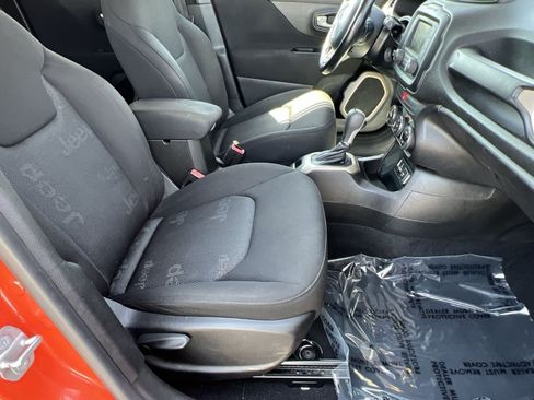 Used 2017 Jeep Renegade Latitude w/ Popular Equipment Group FWD image 30
