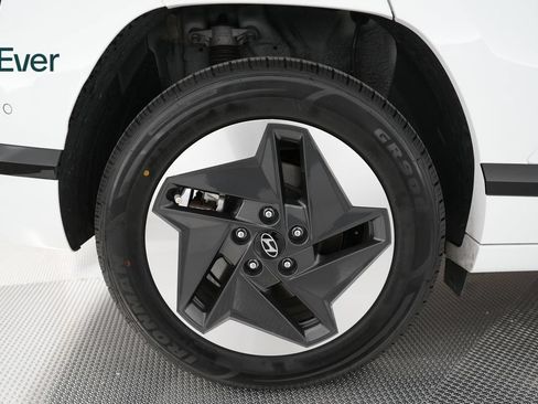 Used 2024 Hyundai Kona Limited FWD image 20