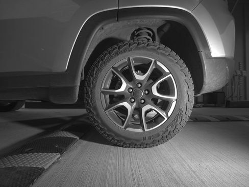 Used 2025 Jeep Compass Trailhawk AWD/4WD image 14