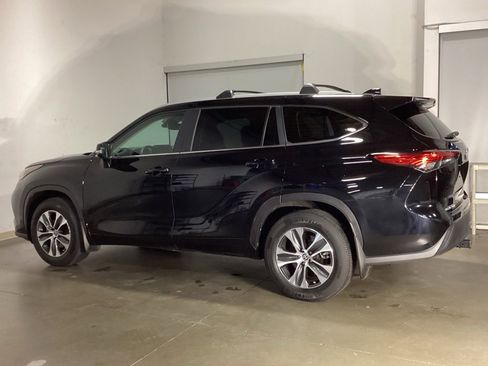 Certified 2023 Toyota Highlander XLE image 8