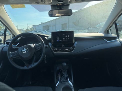 Used 2025 Toyota Corolla LE image 31