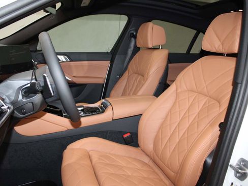 New 2026 BMW X6 xDrive40i image 13