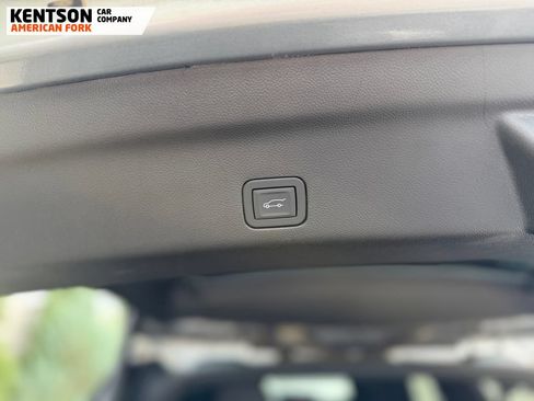 Used 2025 Chevrolet Suburban High Country AWD/4WD image 38