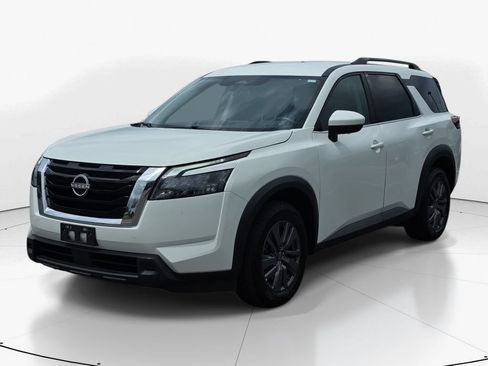 Used 2024 Nissan Pathfinder SV FWD image 11