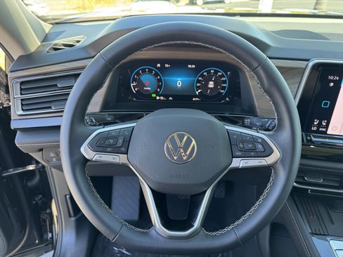 Used 2026 Volkswagen Atlas SE FWD image 18