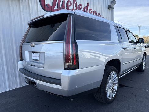 Used 2019 Cadillac Escalade ESV Platinum image 46