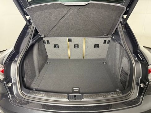 New 2026 Porsche Macan image 20